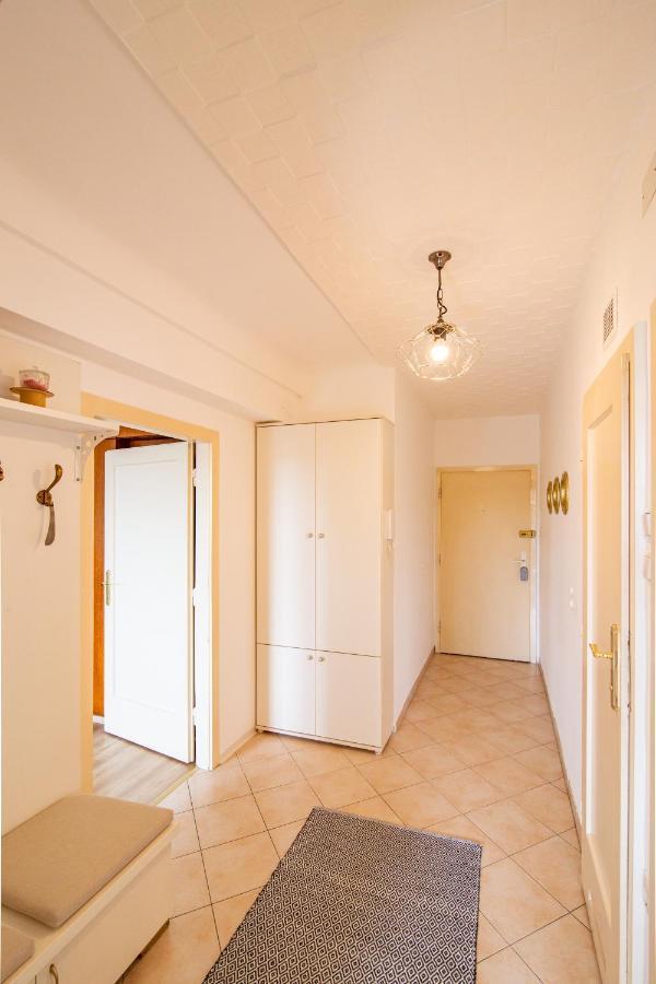 Best Rated Central Apartment Vienna - Ac, Wifi, 24H7Days Self Check-In, Board Games, Netflix Экстерьер фото