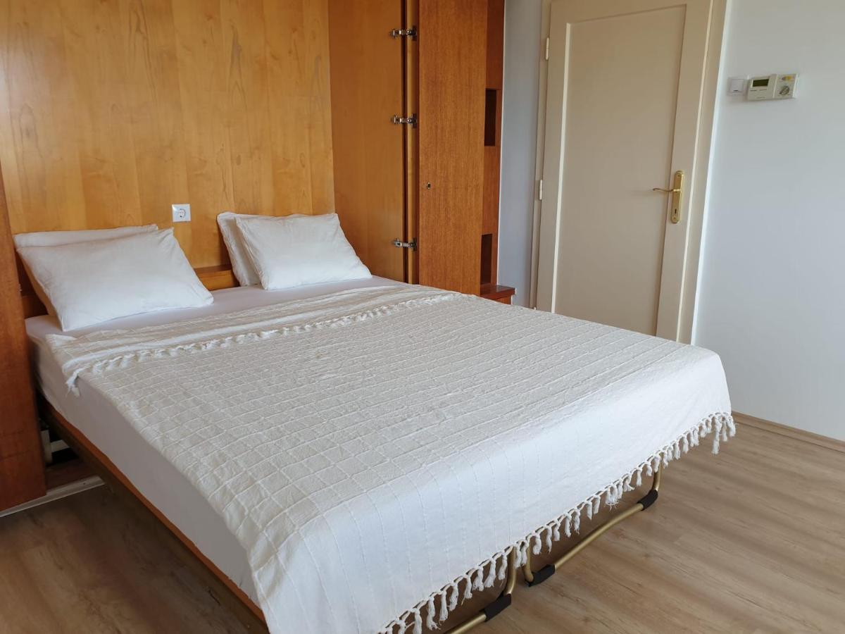 Best Rated Central Apartment Vienna - Ac, Wifi, 24H7Days Self Check-In, Board Games, Netflix Экстерьер фото