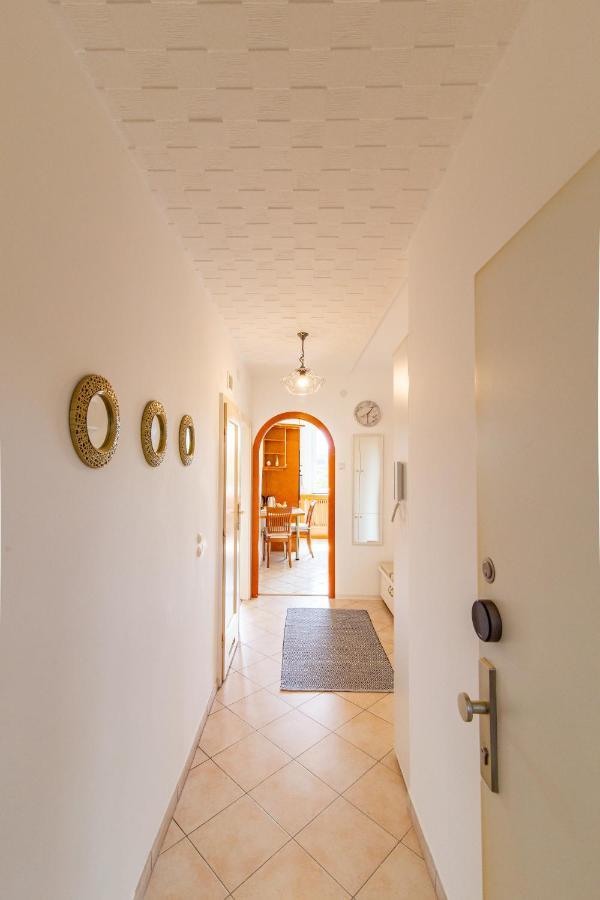 Best Rated Central Apartment Vienna - Ac, Wifi, 24H7Days Self Check-In, Board Games, Netflix Экстерьер фото